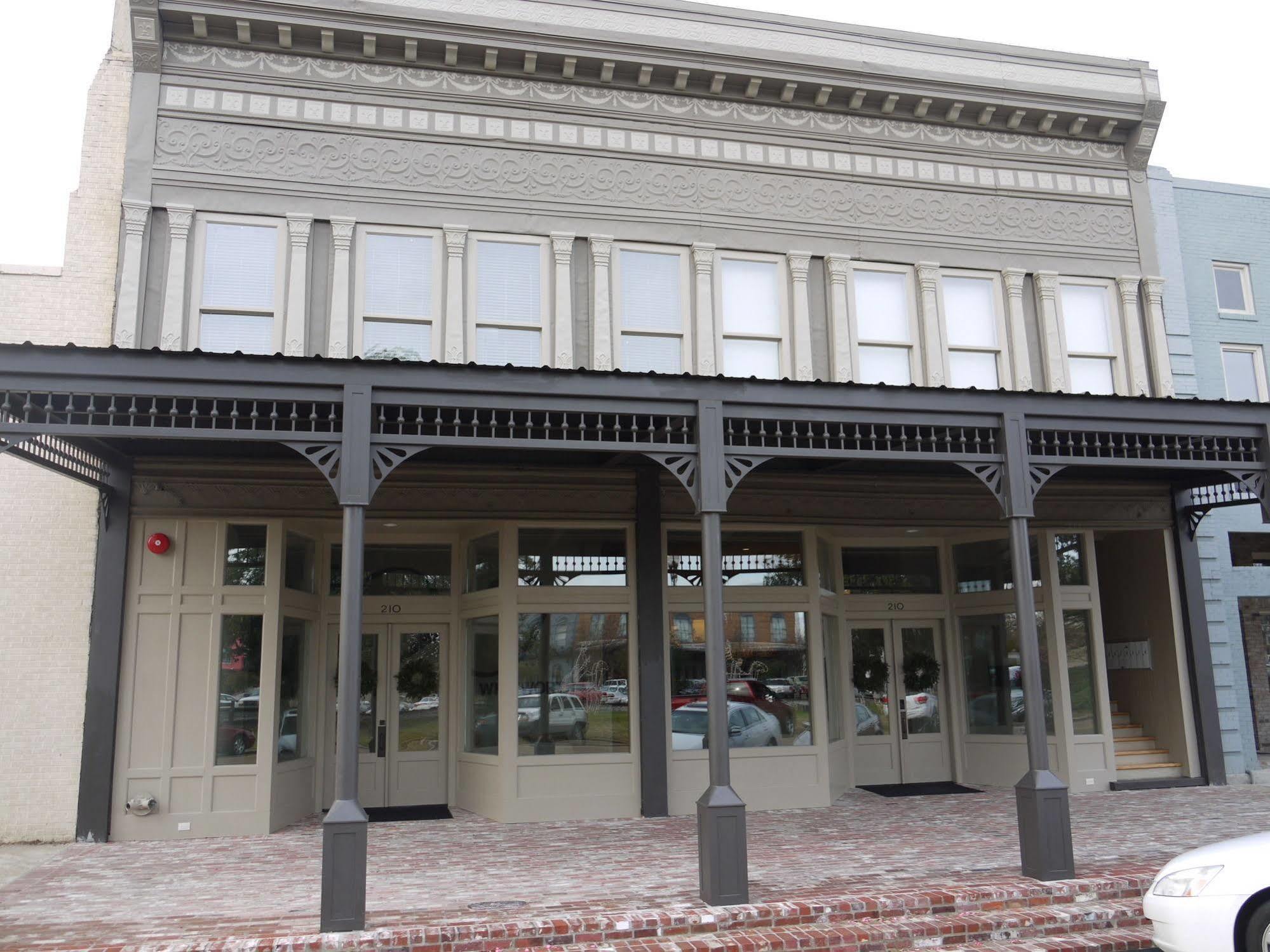 The Inn On Whitworth Brookhaven Exterior photo